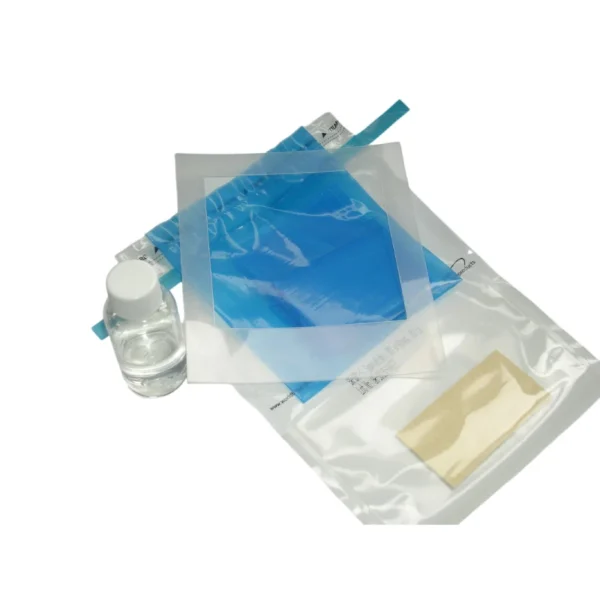 Carcass Sampling Kit er et komplet prøvetagningssæt, der indeholder alle de nødvendige komponenter til udtagning og transport af 15 prøver fra slagtekroppe i henhold til retningslinjerne i den amerikanske Pathogen Reduction Act. Sættet er udviklet til en enkel og standardiseret prøvetagningsprocedure og indeholder både svampe, handsker, en 100 cm² skabelon samt 25 ml Butterfield's fosfatbuffer. Kombinationen af de enkelte komponenter gør det nemt at udføre prøvetagningen og efterfølgende sikre korrekt transport af prøverne. Sættet indeholder Svampe til prøvetagning Engangshandsker til hygiejnisk håndtering 100 cm² prøvetagningsskabelon til standardiseret afgrænsning af prøveområdet 25 ml Butterfield's fosfatbuffer til håndtering og transport af prøvematerialet Sættet er beregnet til 15 prøver og er en praktisk løsning til laboratorier, fødevarekontrol og andre professionelle miljøer, hvor der arbejdes med mikrobiologisk prøvetagning af slagtekroppe.